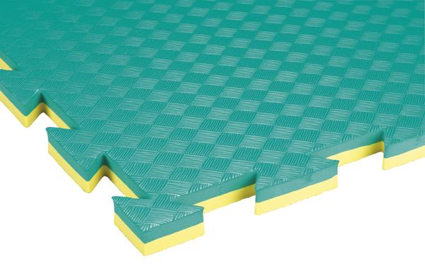 Türkis-gelbes Schaumstoff-Puzzlematte mit rutschfester Oberfläche für Bodenbelag.