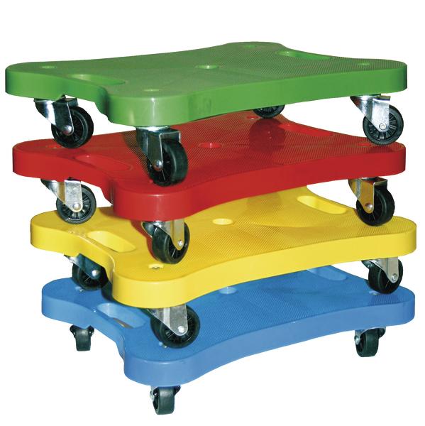 Mehrfarbige Rollbretter aus Kunststoff gestapelt, ideal für Transport und Lagerung.