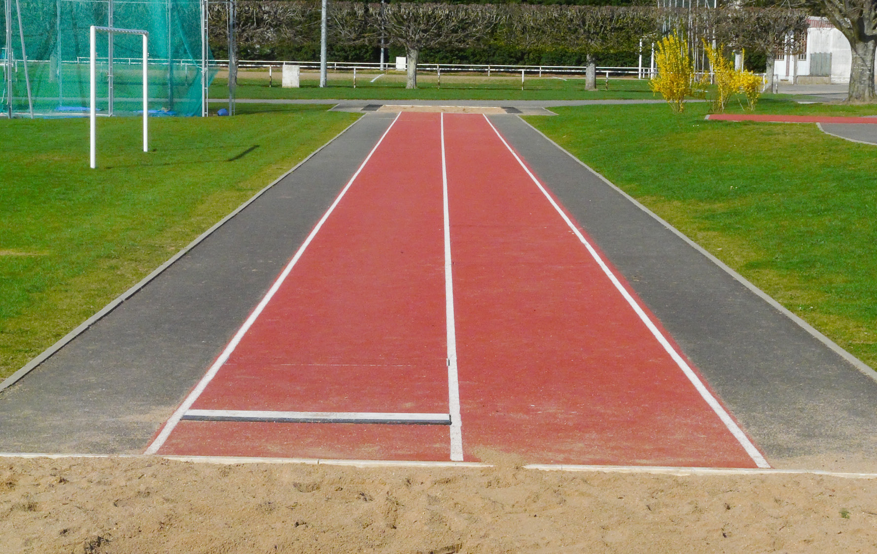 Weitsprung: Maße und Ausstattung von Sprunganlagen