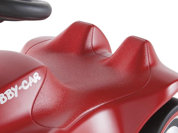 Roter Bobby-Car Kinderrutscher mit ergonomischem Sitz und schwarzem Lenkrad.