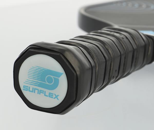Nahaufnahme des Griffs eines Sunflex Tischtennisschlägers mit schwarzem Griffband.