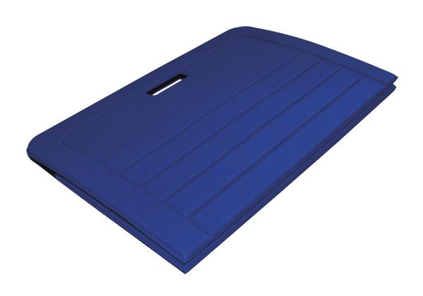 Blaues faltbares Gymnastikmatte mit Griff.
