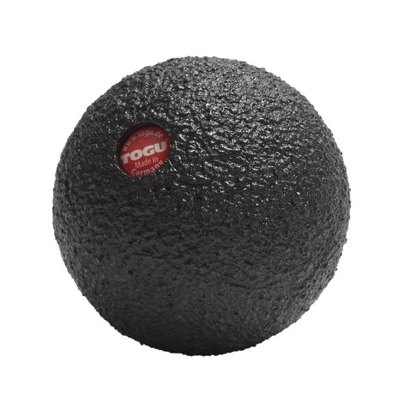 Massageball aus festem, strukturiertem Material zur punktuellen Muskelentspannung und Faszienbehandlung.