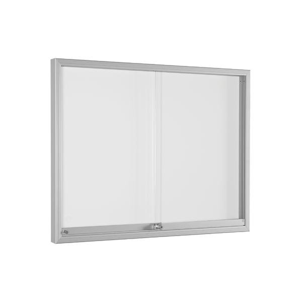 Schaukasten mit Schiebetüren aus Glas und Aluminiumrahmen, ideal für Aushänge und Infos.