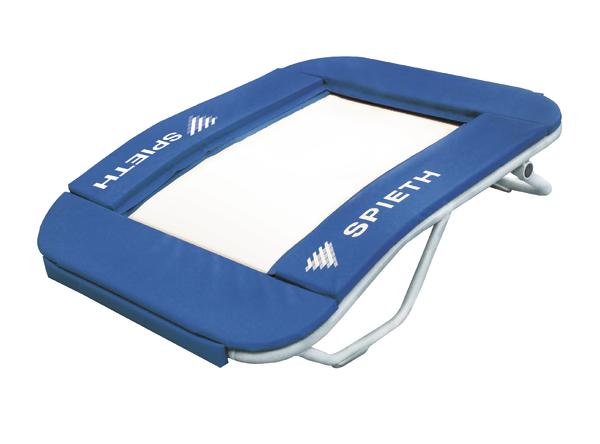 Trampolin mit blauem Rand und Spieth-Logo, rechteckig, für Turnübungen und Training.