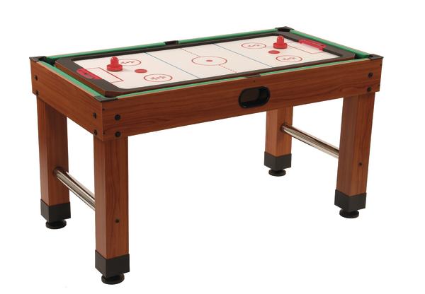 Airhockey-Tisch aus Holz mit zwei roten Schlägern und Puck auf Spielfeld.