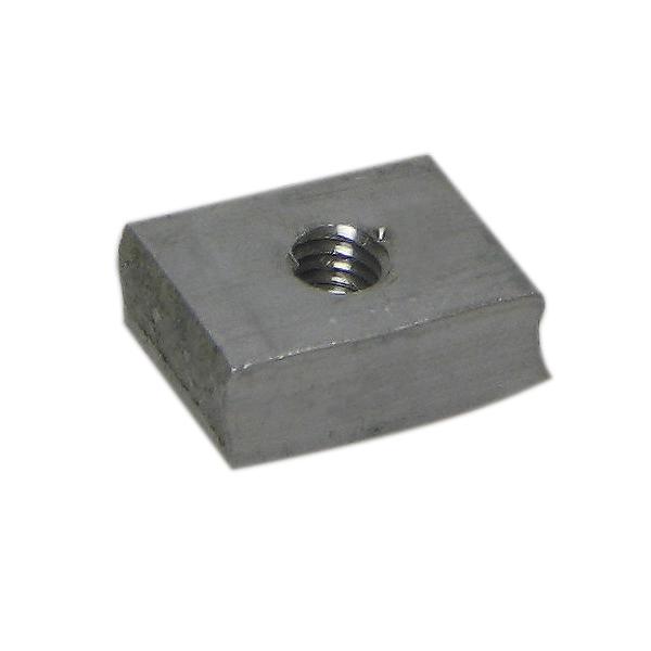 Rechteckige Metallmutter mit Innengewinde für Schraubverbindungen, silberfarben.