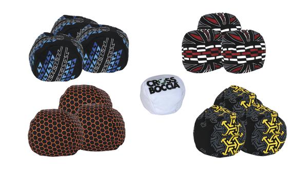 Boccia-Bälle in verschiedenen Farben und Mustern.