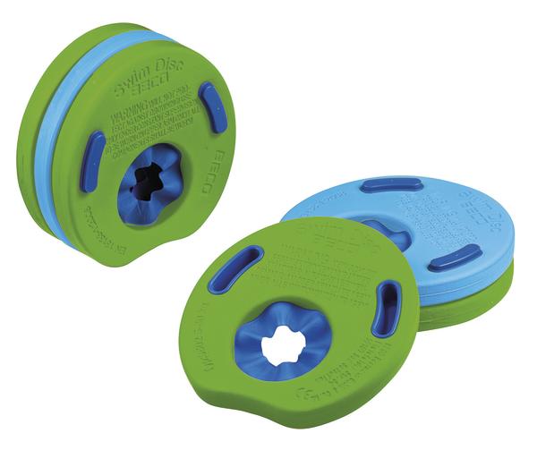 Zwei grün-blaue Schwimmscheiben für Kinder zum Schwimmenlernen, isoliert auf weißem Hintergrund.