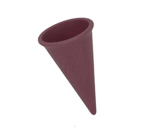 Silikon-Eistüte in Dunkelrot mit Waffelmuster.