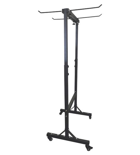 Mobiler, höhenverstellbarer Transportwagen aus Metall mit Rollen und zwei Stangen für Gymnastikmatten.