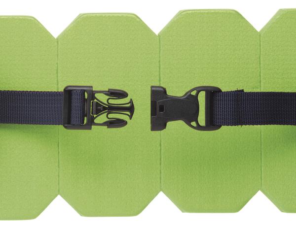 Grüner Schwimmgürtel mit schwarzem Klickverschluss für Schwimmtraining und Sicherheit.