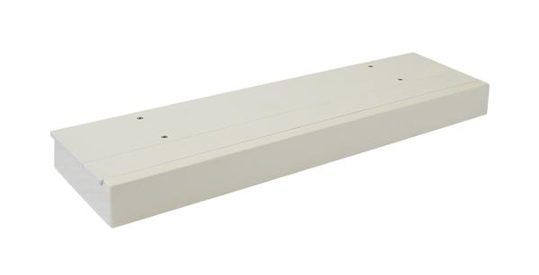 Weißer Absprungbalken Training aus GFK einschließlich Einlegebrett aus Schichtholz.