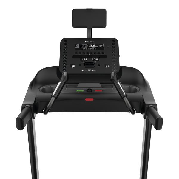 Detailansicht der BowFlex Laufband-Konsole mit Trainingsdisplay, Schnellwahltasten, Tablet-Halterung und integrierten Getränkehaltern.