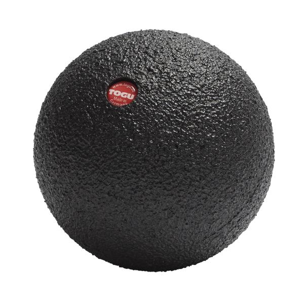 Massageball aus festem, strukturiertem Material zur punktuellen Muskelentspannung und Faszienbehandlung.
