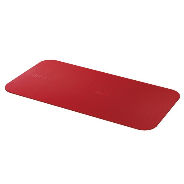 Rote Yogamatte mit rutschfester, gerippter Oberfläche und abgerundeter Ecke.