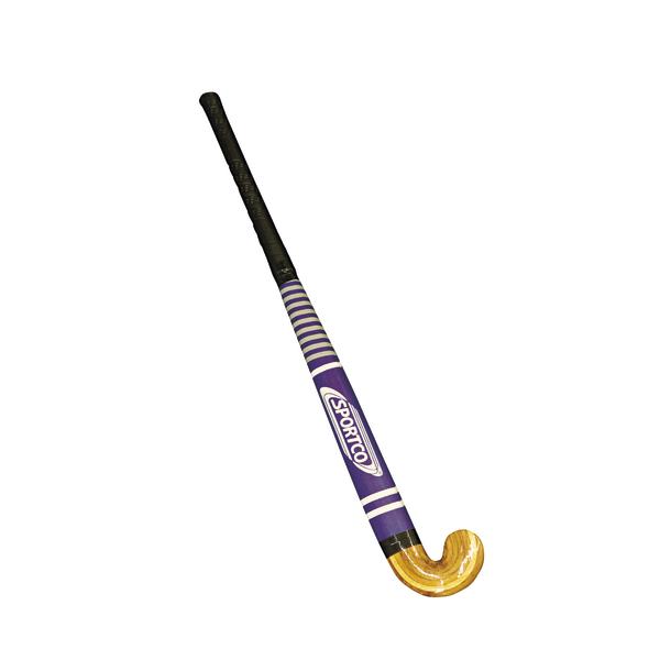 Lila und schwarze Sportco Feldhockey-Schläger mit gebogenem Holzgriff auf weißem Hintergrund.