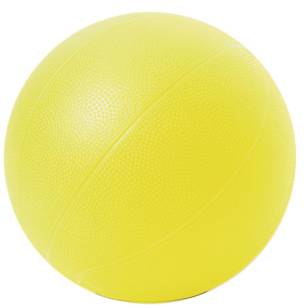 Gelber Basketball mit strukturierter Oberfläche auf weißem Hintergrund.