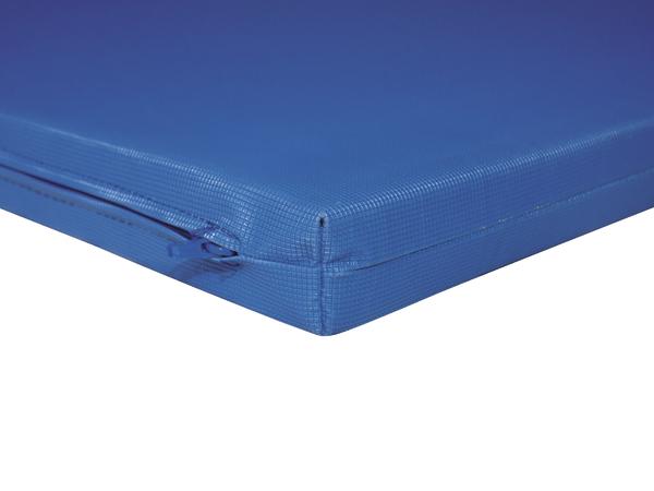 Blauer Schaumstoffmattenbezug mit Reißverschluss, wasserdicht und robust für Sportmatten.
