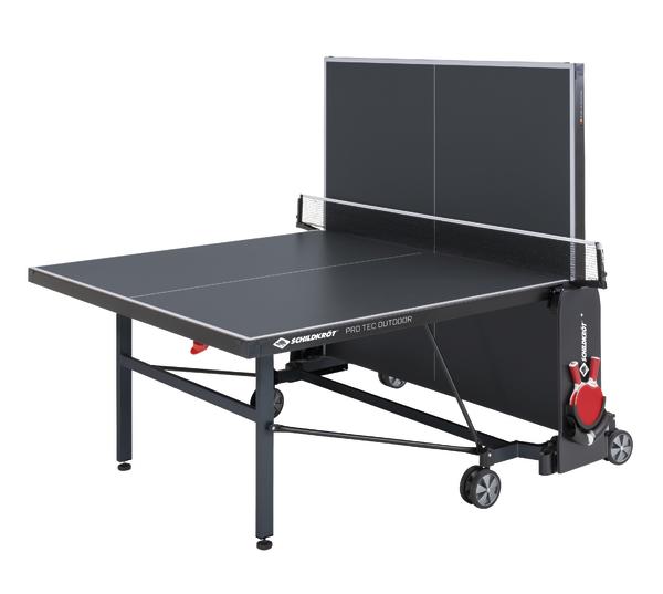 Outdoor Tischtennisplatte mit klappbarem Netz und Rollen für einfachen Transport, schwarz.