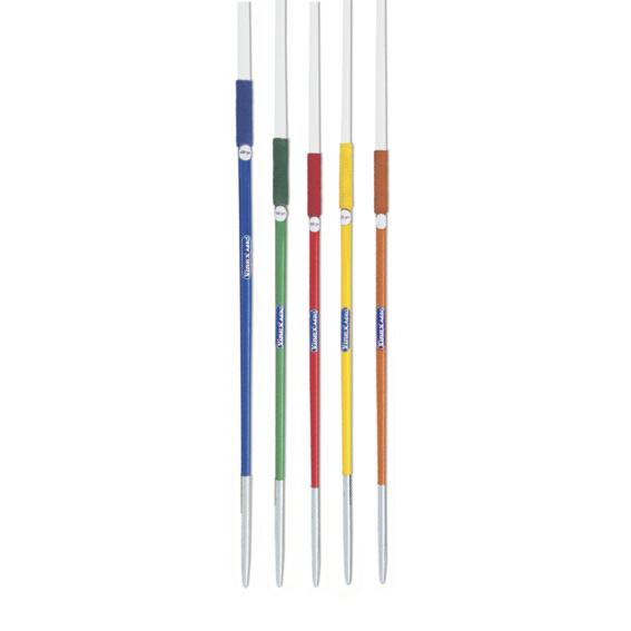 Fünf bunte Übungsspeere in Blau, Grün, Rot, Gelb und Orange, nebeneinander angeordnet.