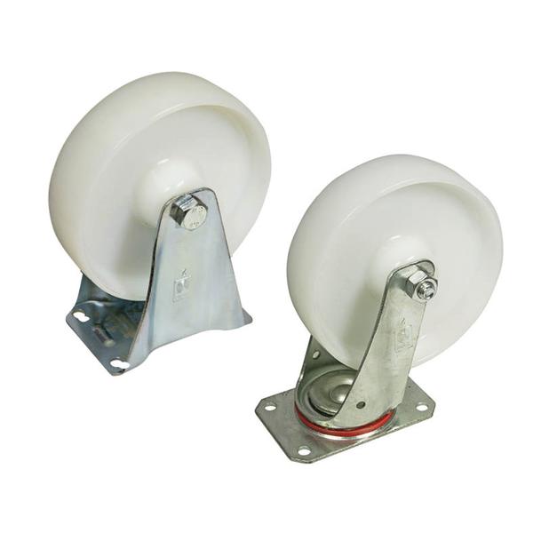 Weißes Nylon-Lenk- und Bockrad mit Metallhalterung.