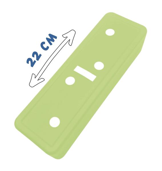 Grüner rechteckiger Spielstein mit Punktmarkierungen und Längenangabe 22 cm.