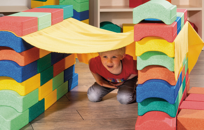 Bewegung und Kreativität fördern – Multifunktions-Spielsteine im Einsatz