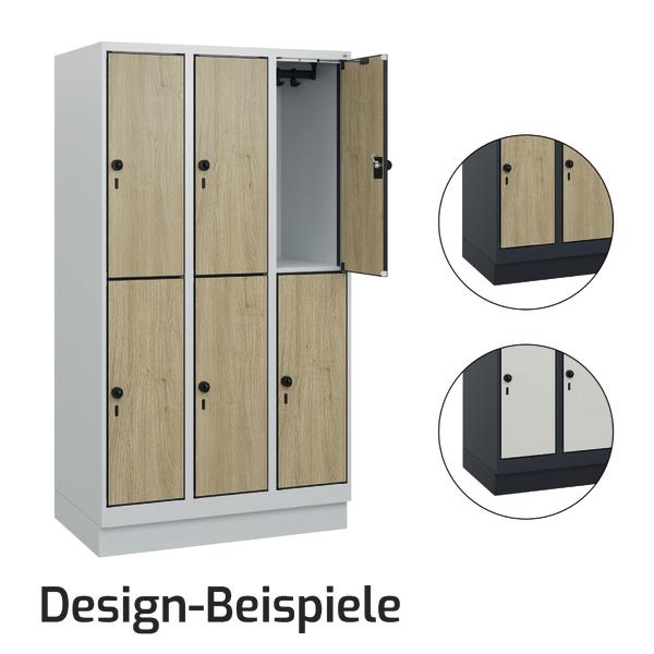 C+P Evolo Plus Schulspind mit Holzdekor-Türen und lichtgrauem Korpus in geöffneter Ausführung sowie Designbeispielen mit Holzdekor- und lichtgrauen Türen.