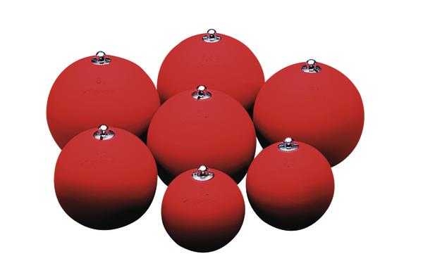 Rote Polanik Wurfhammer in verschiedenen Größen.