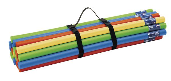 Bunte Gymnastikstäbe in Blau, Grün, Rot und Orange mit Tragegriff, gebündelt.