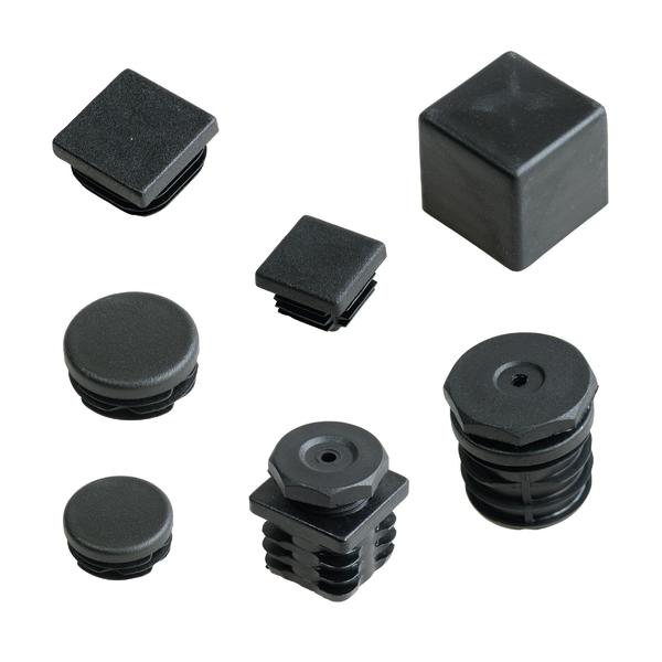 Verschiedene schwarze Kunststoff-Endkappen und Stopfen in runden und quadratischen Formen.