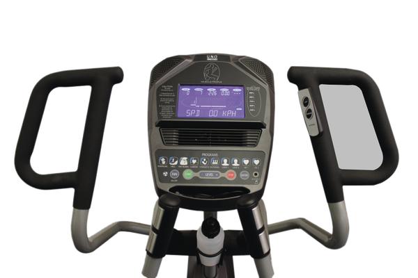 Fitnessgerät mit digitalem Display und Handgriffen für Herzfrequenzmessung, weißer Hintergrund.