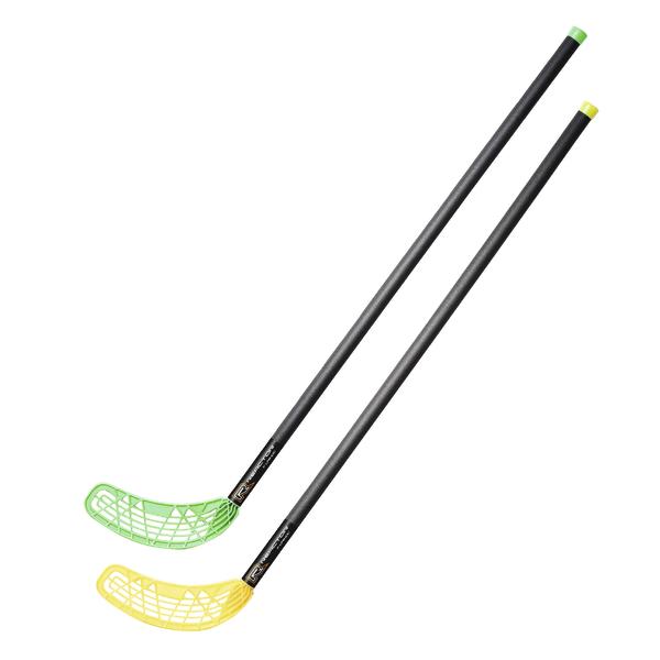 Zwei Floorball-Schläger mit schwarzen Griffen und gelben sowie grünen Klingen auf weißem Hintergrund.