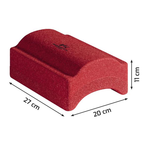 Roter Schaumstoffbaustein mit B4K-Logo, gewölbter Oberseite und Maßangaben 27 × 20 × 11 cm vor weißem Hintergrund.