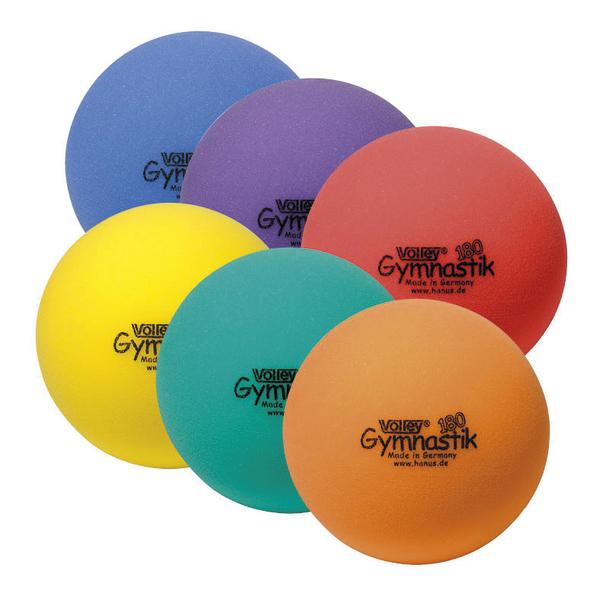 Sechs bunte Gymnastikbälle in verschiedenen Farben für Fitness und Training.