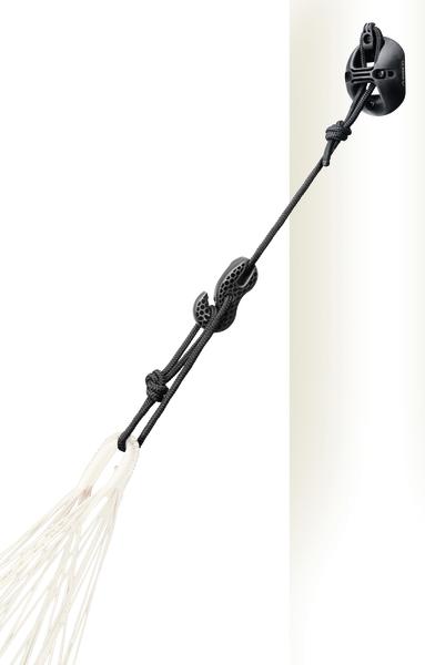 Schwarze Wandhalterung mit Seil und Knoten für Hängemattenbefestigung an weißer Wand.