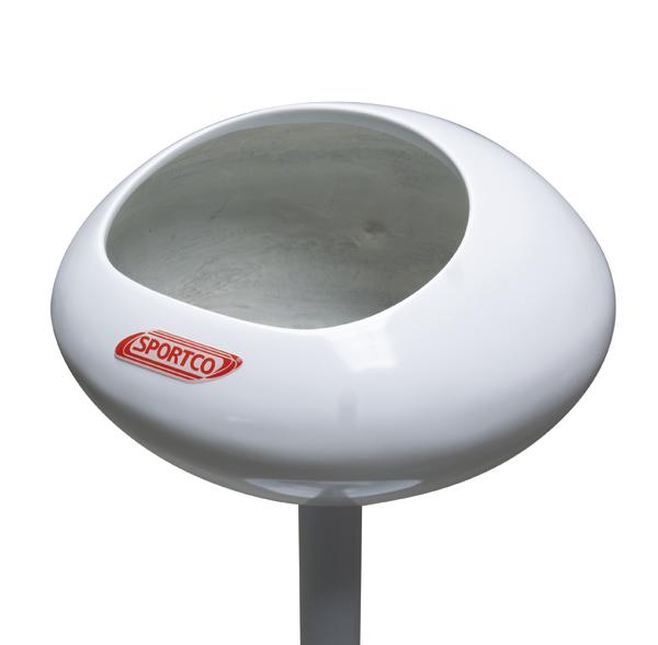 Weißer Sportco Magnesia-Behälter auf Ständer mit rundem, offenem Design, freigestellt.