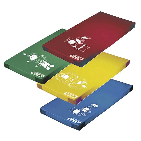 Bunte Sportmatten in Rot, Grün, Gelb und Blau mit kindlichen Figuren und Sportico-Logo.