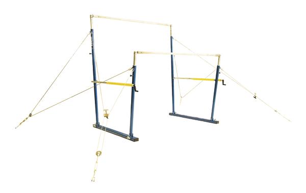 Turngerät für Kunstturnen: Stufenbarren mit blauen Ständern und gelben Holmen.