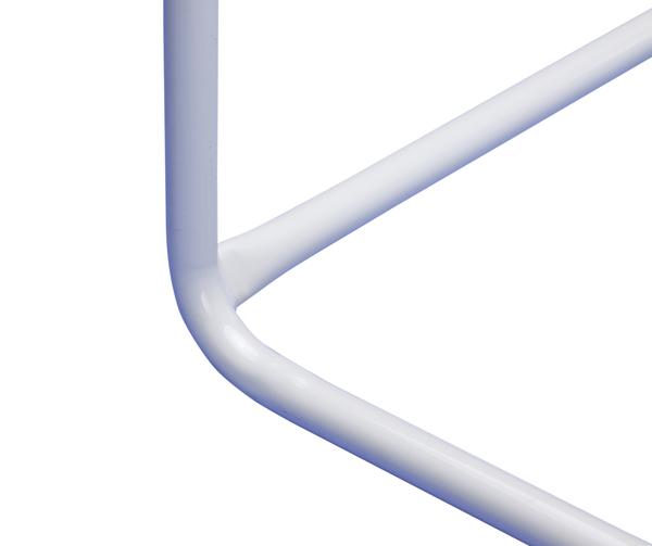 Weißes Metallgestell mit abgerundeten Ecken vor weißem Hintergrund.