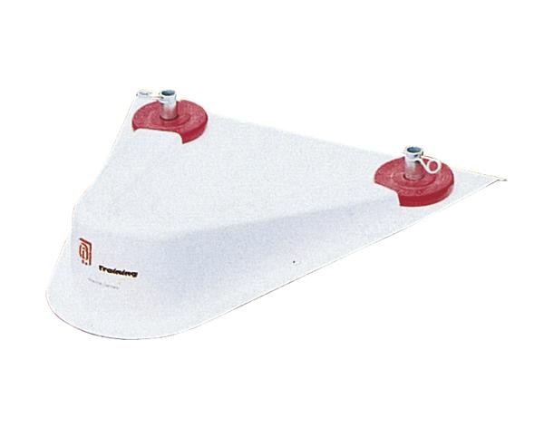 Weißes dreieckiges Bootstrimmgewicht mit roten Ventilen zur Stabilisierung auf dem Wasser