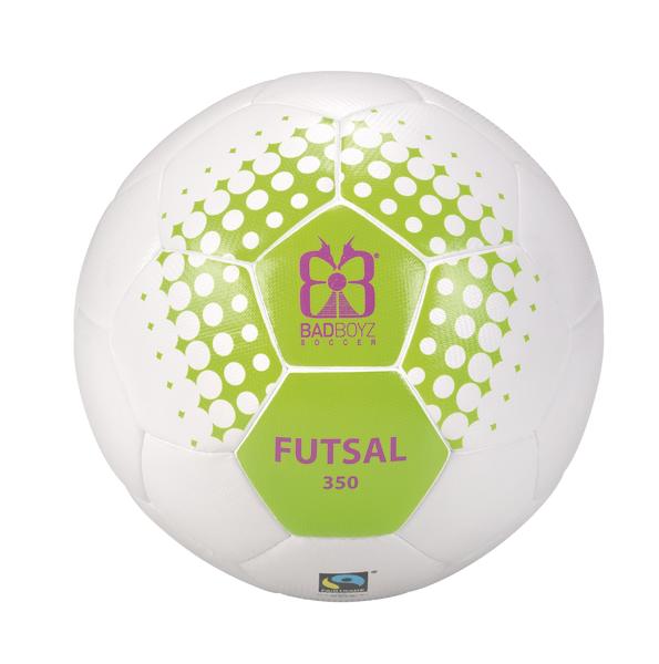 Weißer Futsal-Ball mit grünem Muster und Aufschrift "Futsal 350" von Bad Boyz Soccer.
