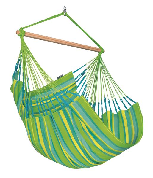 Hängesessel aus grün-gelb gestreiftem Stoff mit Holzquerstab und Aufhängung.