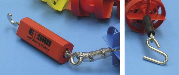 Schwimmbecken-Sicherheitsleine mit roten und gelben Bojen und Metallhaken auf blauem Hintergrund.