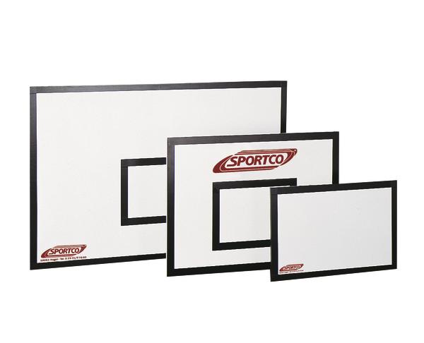 Drei weiße Basketball-Backboards in verschiedenen Größen mit schwarzem Rand und Sportco-Logo.