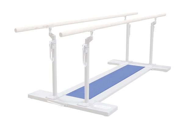 Therapie-Laufband mit weißen Haltegriffen und blauem Laufbereich für Rehabilitationsübungen.