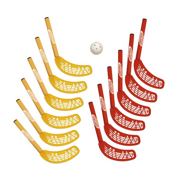 Set aus gelben und roten Floorball-Schlägern mit Ball auf weißem Hintergrund.