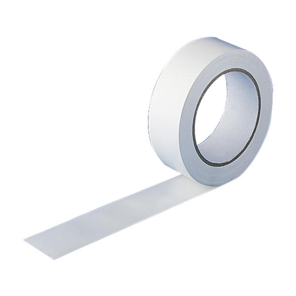 Weiße Rolle Klebeband / Markierungsband, einseitig selbstklebend, zum Fixieren, Abkleben oder Markieren.