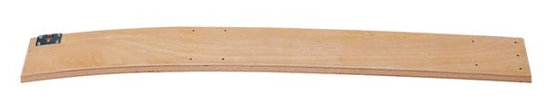 Holzbohle aus hellem Holz mit leicht gebogener Form, isoliert auf weißem Hintergrund